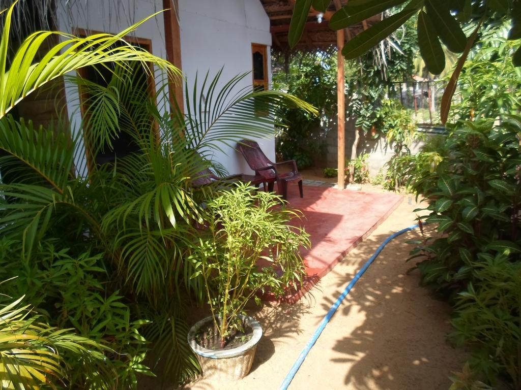 Surf & Sand Hotel Arugambay Arugam Bay Exterior photo
